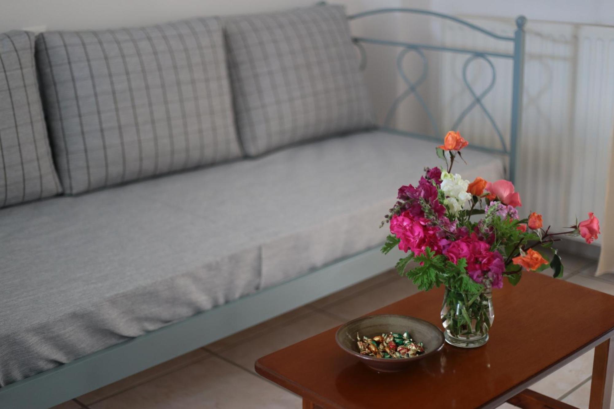 Anna Maria Studios Agios Nikolaos  Bilik gambar