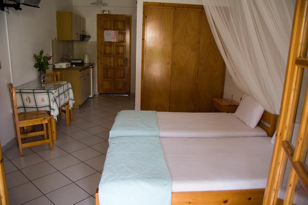 Anna Maria Studios Agios Nikolaos  Bilik gambar
