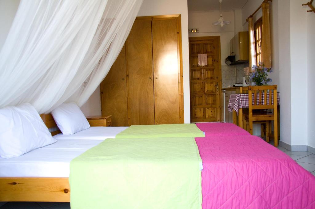 Anna Maria Studios Agios Nikolaos  Bilik gambar