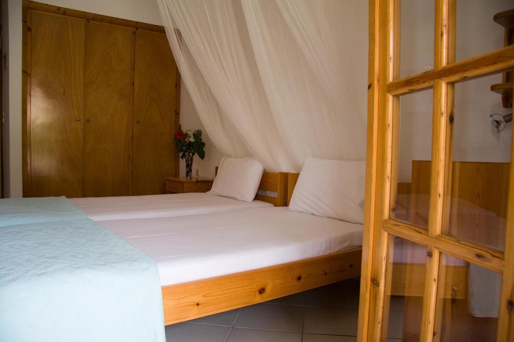 Anna Maria Studios Agios Nikolaos  Bilik gambar